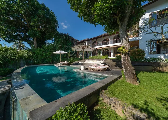 Villa Rimba - Luxury Lush Estate In
