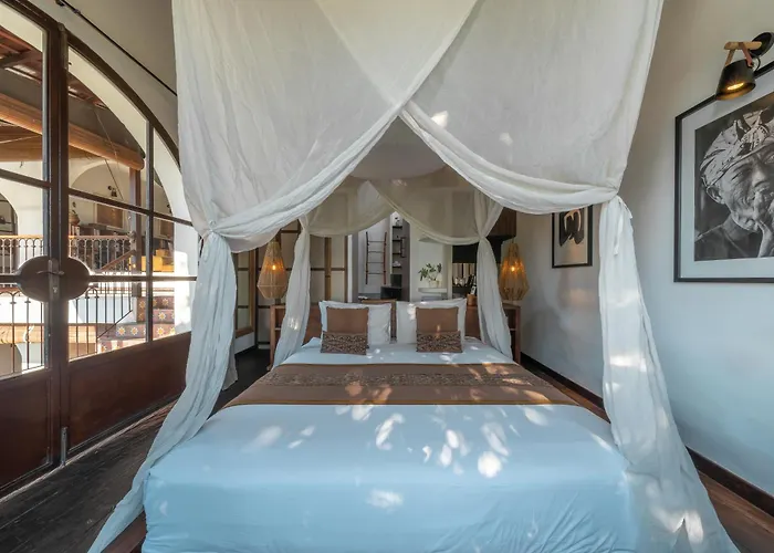 Villa Rimba - Luxury Lush Estate In