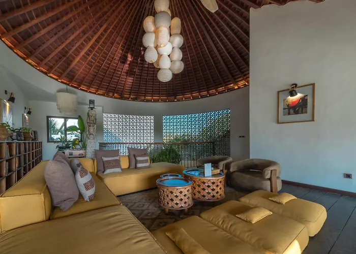Villa Rimba - Luxury Lush Estate In