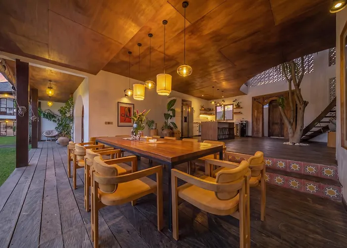 Villa Rimba - Luxury Lush Estate In